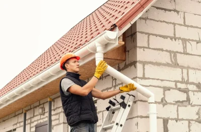 Pose et remplacement de gouttières à Étriché